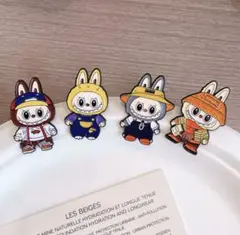 ラブブのピンバッチ4個セット