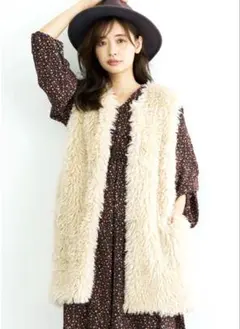 【新品タグ付】cocaコカファーベスト　ベージュアイボリー