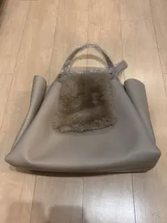 AZUL by Moussy ベージュ 合成皮革 ハンドバッグ ファー付き