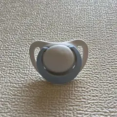 NUKおしゃぶり 0から6カ月まで