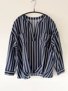 ストライプ柄の長袖ブラウス シャツ Vネック M