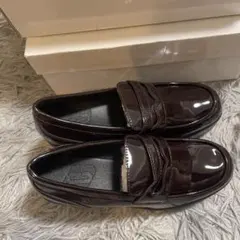 ダークブラウン エナメル ローファー