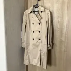 ベージュ ダブルブレスト トレンチコートのサムネイル