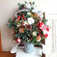 ドライフラワー＆グリーンと木の実クリスマスツリー　カウベルオーナメント付き