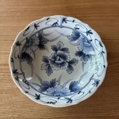 有田焼　高峰窯　直径20cm 高さ4cm 青花模様の皿のサムネイル