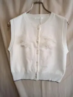 (4311)　Chico　フロントボタンベスト　 Fサイズ　新品　定価5720円