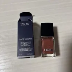 Dior Vernis ネイルカラー 746 ROUGE ATELIER