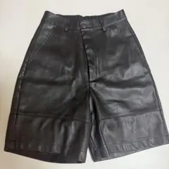 レザー　革　ハーフパンツ　ショートパンツ　黒
