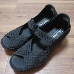 未使用級✨SKECHERSメモリーフォーム　23　3242のサムネイル