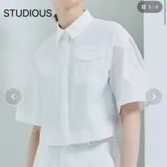 【美品】ステュディオス タックスリーブクロップドシャツ〈洗える〉 ホワイトのサムネイル