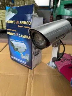 ダミーカメラ 玄関 防犯カメラ 赤LED常時点滅 防水 屋内外両用 防犯のサムネイル