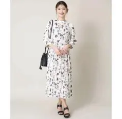 【美品】a.v.v ウォッシャブルウエストシャーリングワンピース　花柄プリーツ
