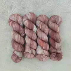 手染め毛糸〈ピンクグレージュ〉100g 400m fingering 中細