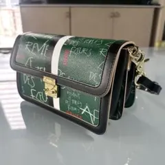 《美品》グラフィティーショルダーバッグ　グリーンのサムネイル