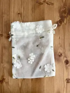 花柄刺繍 ホワイト巾着袋
