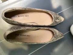 RÖDE SKO ヘビ柄 ポインテッドトゥパンプスのサムネイル