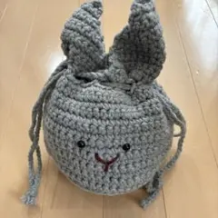 うさぎ型　グレー　巾着袋　編み物　ポーチ　ハンドメイド