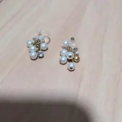 パール調ビーズ イヤリング