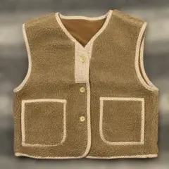 【キッズ・新品】もこもこベスト 横向きポケット 100