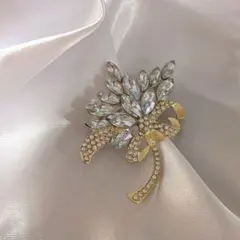 フラワーブローチ ブーケ　花束 植物 ラインストーン