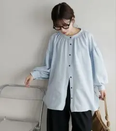 【WEB限定】バックシャーリングブラウスのサムネイル