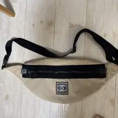 CHANEL ボディバッグ ベージュ ロゴデザイン