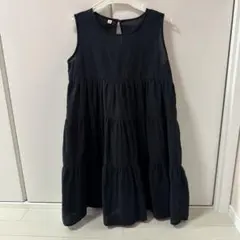 黒のティアードノースリーブドレス