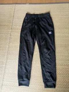 adidas　originals 無地ブラック ジャージパンツ　Mサイズ
