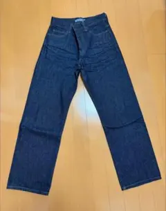 ユニクロ　ストレートジーンズのサムネイル
