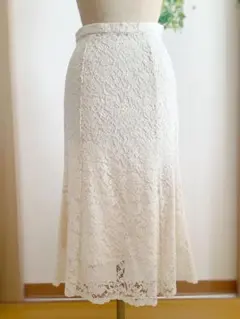 ユニクロ　アイボリーレーススカート
