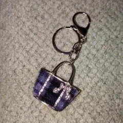 新品セールハンドバッグ型キーホルダー 黒＆グレーシュバッグにOKゴールドリボン