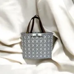 グレー 編み込みデザイン かごバッグ　ppハンドカゴバック