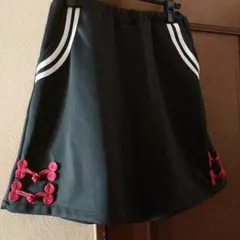 黒 ハーフパンツ 白ストライプ 赤飾りのサムネイル