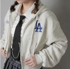 Dodgers フード付き クロップドパーカー　ダブルジップパーカー