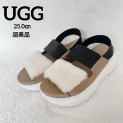 【UGG】ファーサンダル　厚底　25センチ　超美品　ベージュ　ロゴのサムネイル