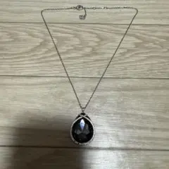 スワロフスキーネックレスペンダント　大きめ黒ストーン