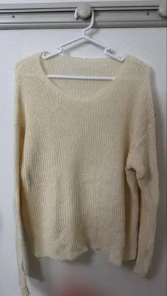 クリーム色 リブ編み ニットセーター 長袖