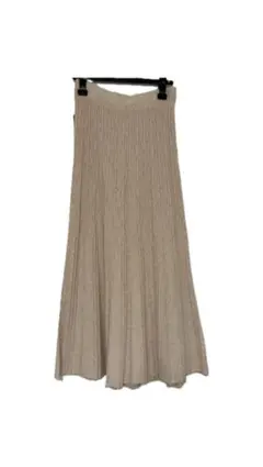 ベージュ ロングスカート