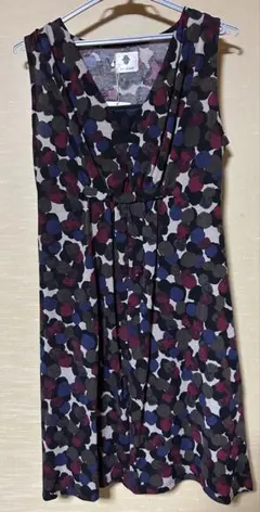 花柄ノースリーブワンピース 膝丈(黒のインナー付き)