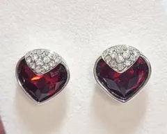 スワロフスキー・赤色ハート型ピアス
