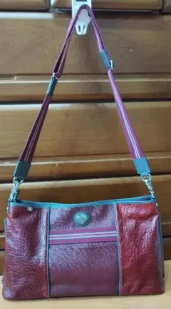 新品同様　オロビアンコ　ボルドー 型押しレザー、PVCコンビ　 ショルダーバッグ