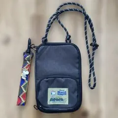 スヌーピー　ショルダーバッグ　スマホショルダー　ピンバッジ付き　宝島社ムック本