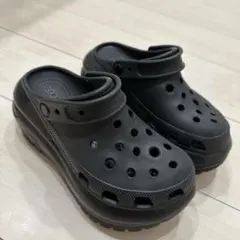 Crocs メガクラッシュ クロッグ ブラック 23cm M5 W7 - メルカリ