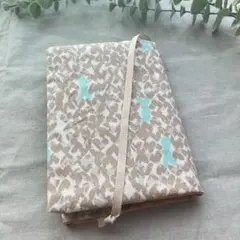 【文庫サイズ】ブックカバー　ハンドメイド　しおり付き　うさぎ
