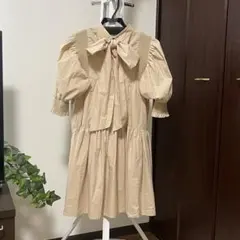 リリーブラウン ワンピース ベージュ リボン付き パフスリーブドレス