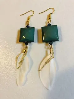 ハンドメイドピアス　羽根