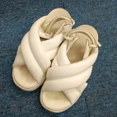 GU ホワイト クロスストラップ スポーツサンダル