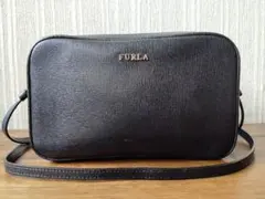 美品 フルラ レザー ショルダーバッグ リリー ロゴ型押し ファスナー