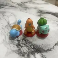 チョコエッグ　ポケットモンスター　旅立ちの3匹　フシギダネ　ヒトカゲ　ゼニガメ