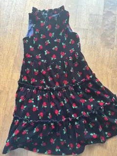 【値下げしました】赤いバラ柄ノースリーブワンピース 6T(110〜120cm)
